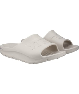 Introducing the Apres Fish, a one-piece, lightweight slide built from an innovative eco-conscious material. The Apres Fish is non-marking with a slip-resistant outsole, gripping the deck or floor's surface for sure footing.