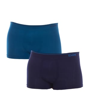 2er Pack Boxershorts Unno Basic von Dim.
 Elastischer Bund, mit kontrastierendem Markennamen auf einer Seite.
 Atmungsaktiver Stoff.
 Ohne Nähte.
 Anatomische Vorderseite mit der Fähigkeit zu halten, ohne zu quetschen.
 Zusammensetzung: 53% Baumwolle, 30% Polyamid, 15% Elasthan, 2% Polyester
 Pflege:
- Handwäsche bei maximaler Temperatur. 40º.
 - Keine Bleiche verwenden.
 - Die Verwendung eines Trockners ist nicht erlaubt.
 - Nicht bügeln.
 - Nicht chemisch reinigen.