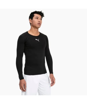 This light compression Baselayer tee is designed to work with your body's natural systems in order to enhance performance. Durable but highly flexible, this tee ensures optimal freedom of movement.