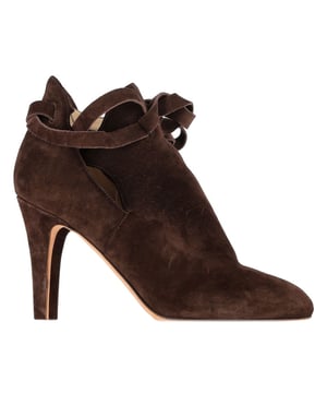 VINTAGE, RRP AS NEW
Step into sophisticated style with the Jimmy Choo Marina Ankle Boots in rich brown suede. These elegant boots are designed to elevate any outfit with their luxurious suede finish and sleek, modern silhouette. The smooth brown suede adds depth and texture, creating a versatile color that complements both casual and formal wardrobes.

Jimmy Choo Marina Ankle Boots in Brown Suede

Condition: Very good
Signs of wear: Minor markings, Lightly used but very well maintained. Minor mark at soles & creasing, light scuffing at the soles and heels.
Packaging: Dust bag
Color: Brown
Material: Suede | suede
Size: EU | 38/IT38/UK5/US8
Measurements: Heel height: 100; Insole length: 270
SKU: TONPUGBSH423461W