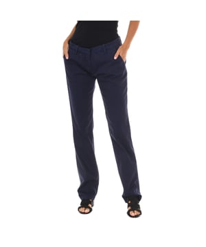  Lange broek.  
 Marine kleur  
 Taille met riemlussen.  
 Knopen- en ritssluiting aan de voorkant.  
 Twee zakken aan de voorkant.  
 Twee zakken aan de achterkant.  
 Rechte snit van de pijpen.  
 Chinees stijl ontwerp.  
 Bijpassende naden.  

 Samenstelling:  
 - 96% Katoen - 4% Elastaan.  

 Wasinstructies:  
 - Maximaal wassen op 40ºC.  
 - Strijken op medium temperatuur, max. 110ºC.  
 - Geschikt voor de droger.  
 - Niet bleken.  
 - Niet geschikt voor stomerij.  

 Samenstelling: 96% Katoen, 4% Elastaan  
 Zorg:  
 - Maximaal wassen op 40ºC.  
 - Strijken op medium temperatuur, max. 110ºC.  
 - Geschikt voor de droger.  
 - Niet bleken.  
 - Niet geschikt voor stomerij.