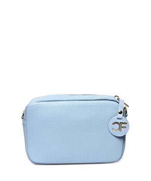 Umhängetasche
100% Rindsleder
Reißverschluss oben
Gesäßtasche mit Reißverschluss
Abmessungen : 13x21x8 cm
Verstellbarer Schultergurt: 125 cm