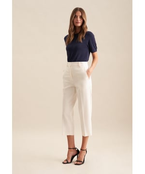 Moderner Schnitt: Die Hose von Seidensticker aus der "The Connecting Neutrals" Kollektion erweitert Ihre Garderobe um einen hochwertigen Look, der den Geist der Zeit trifft. Ob Freizeit oder Büro - sie ist ein eleganter Klassiker, der sich leicht kombinieren lässt. Durch ihren Schnitt in Regular fit liegt die Hose weniger eng und eher leger an und bietet so einen optimalen Komfort beim Tragen. Modernität und Eleganz verschmelzen im Design dieser Hose.
