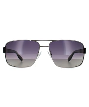 Las gafas de sol Hugo Boss 0521 OFR WJ Ruthenium Gray Gradient Polarisated consiguen una mayor sensación de moda y lujo con la placa metálica con el logotipo de Hugo Boss en las patillas de la montura envolvente que realmente abraza los contornos de tu cara.
