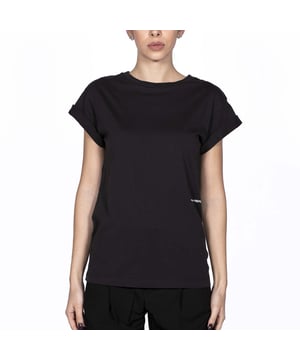 Especificaciones: Camiseta de cuello redondo con puño en la manga y estampado aplicado en la parte delantera Corte: Regular La modelo lleva la talla: XXS Altura del modelo: 170 cm