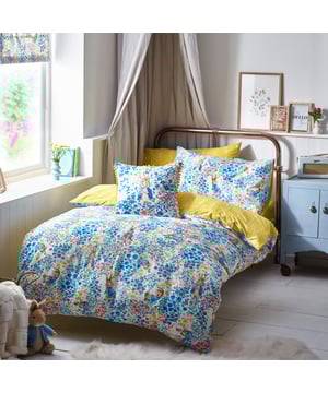 Create a secret garden wonderland with the Peter Rabbit™ Florelli duvet cover set. The front features Peter in his trademark blue jacket, amongst an abundance of bright ditsy blooms. For a more minimal aesthetic, flip it over and you will find a striped stitched design, on a fresh yellow base. A perfect bedding set to instantly transform your bedroom.