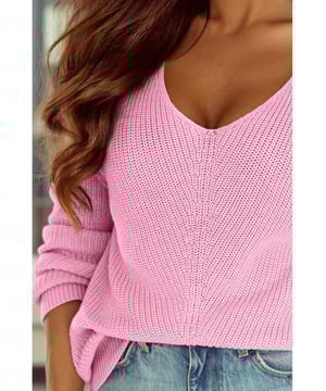 Stilvoller und vielseitiger Rippstrick V-Ausschnitt Pullover  
Hergestellt aus hochwertigen Materialien  
Rippstrickmuster für Textur und Eleganz  
Lobender und femininer V-Ausschnitt  
Lockere Passform für angenehmen Tragekomfort  
Perfekt zum Ausgehen oder für den Alltag  
Zeitloses und schickes Design