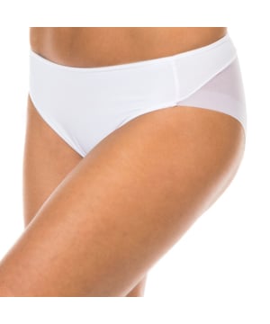 Invisible panties Janira
 Thong effect panties.
 Elastic waistband.
 Secrets, the comfort and support of a panty and the sophistication of a thong, in a single garment. Invisible garments, which do not mark thanks to their imperceptible fabric and their finishes without trims on the edges.
 Inner lining.
 Seams seen in tone.
 Composition: 75% Polyamide, 25% Elastane
 Care:
Wash at a maximum temperature of 30º.
 -Do not use bleach.
 -Do not use an iron.
 -Do not use dryer.
 -Do not dry clean.