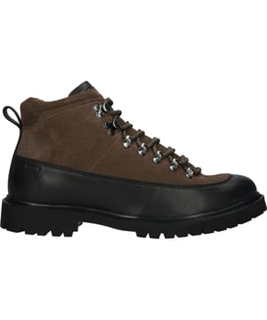 Boots der Marke Blackstone. In der Farbe SALOON. Hergestellt aus Suede mit einem Futter aus Sheepskin. Dieser Schuh ist mit einer Profile Sohle gefertigt.