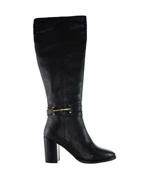Stap in verfijning en stijl met de Ted Baker Aryna Women's Black Knee High Boots - een statement stuk dat luxe en eigentijds design naadloos combineert. Verhoog je mode spel met deze prachtige kniehoge laarzen met een groot aantal opmerkelijke functies:

Belangrijkste kenmerken:

 Luxe lederen constructie:  De Ted Baker Aryna Boots zijn gemaakt van hoogwaardig zwart leer, waardoor ze er niet alleen strak en gepolijst uitzien, maar ook duurzaam zijn en de tand des tijds doorstaan. Het luxe materiaal voegt een vleugje weelde toe aan je ensemble.

 Elegant kniehoog ontwerp:   Maak een gedurfd modestatement met het kniehoge silhouet van deze laarzen. De grotere hoogte zorgt voor een chique en tijdloze look, waardoor ze een veelzijdige keuze zijn voor verschillende gelegenheden.

 Comfortabele pasvorm:   Ondanks hun geraffineerde uiterlijk zijn deze kniehoge laarzen ontworpen met jouw comfort in gedachten. De doordachte constructie zorgt voor een goede pasvorm rond de kuit en biedt zowel stijl als bewegingsvrijheid.

 Stevige hak: De laarzen hebben een stevige en uitgebalanceerde hak, die je comfortabel optilt zonder aan stabiliteit in te boeten. Of je nu door de straten van de stad loopt of een formeel evenement bijwoont, deze laarzen bieden zowel stijl als gemak.

 Ritssluiting: De handige ritssluiting aan de zijkant zorgt voor gemakkelijk aan- en uittrekken, zodat je deze kniehoge laarzen gemakkelijk aan kunt trekken en er toch strak en gestroomlijnd uit blijft zien.
