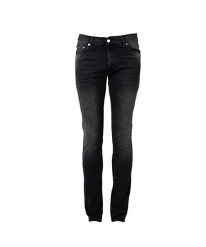 Een nauwsluitende jeans (skinny) die het figuur perfect benadrukt en de hele dag comfort biedt dankzij een perfect gesneden lijn. Met een mid-rise taille die uiterst universeel is en perfect harmonieert met zowel een elegant overhemd als een los T-shirt, voor een modieuze look. Sluiting met knoop en rits, wat niet alleen zorgt voor veiligheid tijdens het dragen, maar de broek ook een exclusief karakter geeft. Drie zakken aan de voorkant en twee aan de achterkant, die niet alleen praktisch zijn maar ook een stijlvol decoratief element vormen. Een bedrijfspatch op de achterzak zorgt voor een subtiele highlight, vestigt de aandacht op het merk en benadrukt de authenticiteit van de jeans. Met een verwassen effect dat de broek een modieuze, licht vintage look geeft en het de ideale keuze maakt voor liefhebbers van urban style. Gemaakt van hoogwaardige stof, die niet alleen zorgt voor duurzaamheid maar ook voor uitzonderlijk comfort, ongeacht de gelegenheid.