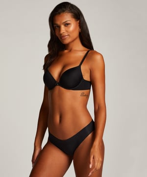 Deze brazilian tekent niet onder strakke kleding door de naadloze afwerking. Een echte musthave in iedere kledingkast! Was je lingerie niet te heet en gebruik bij voorkeur een waszakje.