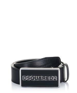 100% leer; Dsquared2 riem; Model: BEM0434 M1507; Hoogwaardige afwerking; 100% leer; Zwarte en zilveren gesp; Breedte: 3,5 cm; Dsquared2-logodetails