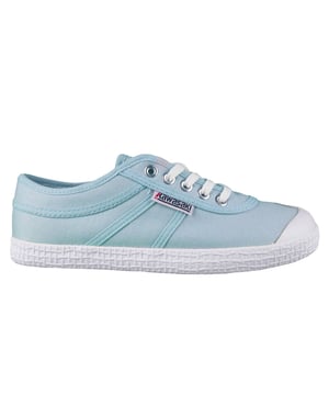 Nuestro zapato de lona original es un zapato popular, llamativo y cómodo. El zapato es un símbolo de originalidad y es el perfecto favorito de todos los tiempos. La gran selección de colores le permite explorar su propio estilo personal... ¿a qué espera?. Detalles del producto. Cordones regulables para un ajuste adecuado. Disponible en numerosos colores para adaptarse a sus preferencias. Unisex. Zapato ligero. El zapato de cordones de corte bajo permite la rotación y la flexibilidad. Parte superior: lona y ante de vaca. Suela: RBGuía de tallas/ajuste. Si estás entre dos tallas, te recomendamos que elijas la más grande.Guía de lavado. Se recomienda no lavar el zapato.