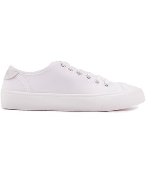 Omarm mode met een geweten en bewandel de veganistische weg in deze Vegan Olive Pump plimsolls van V.GAN. De klassieke. casual streetwear-sneaker is door PETA goedgekeurd en is gemaakt van gerecycled materiaal. duurzame en ethisch geproduceerde materialen. afgewerkt met het mooie V.GAN-logo en zilverkleurige metalen oogjes. Dit is ethisch. veganistische mode op zijn best.