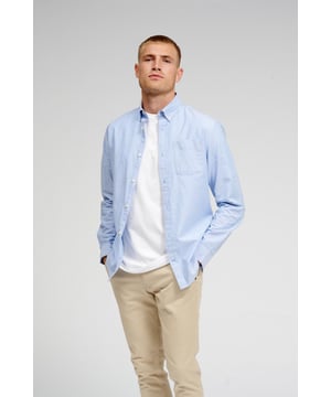 Das Original Performance Oxford Hemd
Hier ist ein schönes Hemd von TeeShoppen. Es kommt in einem schönen Material. Mit dem tollen Design, haben Sie ein Hemd, das das ganze Jahr über für verschiedene Anlässe getragen werden kann.

Sie sehen hier The Original Performance Oxford Shirt in blau. Nur weil unsere Kleidung bei TeeShoppen einfach ist, heißt das nicht, dass sie nicht bunt und Teil einer bunten Garderobe sein kann.

 Welche Größe hat das Original Performance Oxford Shirt?
Das Original Performance Oxford Shirt kann in 6 verschiedenen Größen gewählt werden. Siehe und wähle die Größe unter "Größe".

Die Größen sind für Männer angepasst.

 Über TeeShoppen
Preis und Qualität müssen nicht immer dasselbe sein, und das wollen wir mit unseren Produkten von TeeShoppen unterstreichen. Unser Sortiment besteht aus verschiedenen coolen Basisartikeln, die in jeden Kleiderschrank passen. Und es ist nicht langweilig, nur weil es Basic ist. Unser Bekleidungssortiment ist so konzipiert, dass es leicht zu stylen ist und aus den besten Materialien besteht. So ist sichergestellt, dass Sie Kleidung haben, die bequem zu tragen ist und zu allen Gelegenheiten getragen werden kann.

Möchten Sie einen zeitlosen Anbieter von Mode für Männer und Frauen? Dann sind Sie bei TeeShoppen an der richtigen Adresse. Wir sind spezialisiert auf den Verkauf von Basiskleidung. Sie zahlen nicht für teure Marken und Kosten, sondern nur für Qualität und Service. Und so wie die Modewelt sich ständig verändert, erweitern auch wir ständig unser Sortiment.
