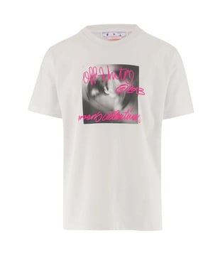 Blijf stijlvol met dit Off-White Slim Fit T-shirt. Dit T-shirt heeft een iconisch logo op de borst en zal zeker een gespreksstarter zijn. Pronk met je unieke stijl!, Iconisch logo op de voor- en achterkant, Gebroken wit wit T-shirt, Slim fit, 100% katoen, Gemaakt in Portugal, Ronde hals, Streetwear, Korte mouw, Wit T-shirt