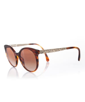 VINTAGE, RRP AS NEW
Chanel, round tortoise sunglasses with metal Chanel cut out temples in gold. The item is in good condition. The lenses have very light scratches and The temples are slightly apart (need adjustment). Comes with case and dust cloth.
 • CONDITION: good

• CODE: 5440

• MEASUREMENTS: height lens 5,5 cm, width lens 6 cm, width frame 14 cm

• MATERIAL: plastic, metal

• COLOR: brown, gold