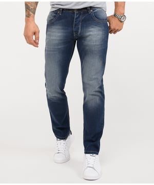 Ein Klassiker für Arbeitsalltag, Freizeit und Urlaub ist die Blue Jeans im Comfort Fit! Viele unserer hell- bis dunkelblauen Herren Jeans gefallen mit coolen Waschungen im Used-Look. Die lässig sitzenden Hosen verfügen über gerade geschnittene Beine, das typische 5-Pocket-Design und ein Rock-Creek Patch. Neben praktischen Bundschlaufen besitzen sie einen Verschluss mit Knöpfen oder Zipper. Unsere Herren Jeans bestehen zu 100% aus Baumwolle oder haben einen hohen BaumwollAnteil. Bei einigen Modellen sorgt ein Stretch-Anteil für die perfekte Passform.