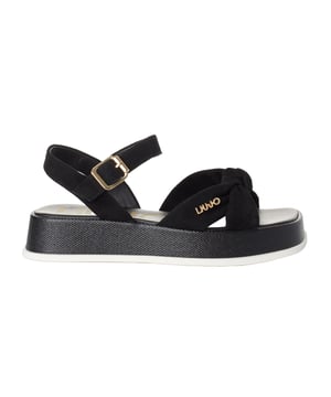 Sandalias de plataforma de la marca Liu Jo diseñadas con un estilo moderno y versátil, ideales para complementar looks relajados con un toque de sofisticación.

Características:

- Sandalias de mujer con plataforma ligeramente elevada que proporciona un estilo casual y cómodo.
- Tiras cruzadas decoradas con un nudo en el empeine, aportando un diseño elegante y original.
- Sandalias con hebilla ajustable en el tobillo para un ajuste seguro y personalizado.
- Logotipo metálico de la marca en una de las tiras como detalle distintivo.
- Plantilla acolchada para mayor comodidad durante todo el día.
- Incluyen bolsas de almacenamiento para proteger y transportar tus sandalias con facilidad.
- Alto de la plataforma: 4 cm.

Perfectas para quienes buscan un calzado cómodo y con estilo, estas sandalias para mujer de la marca Liu Jo se convierten en una opción ideal para lucir en cualquier ocasión informal con un toque sofisticado.
 Composición: Exterior: 100% Poliéster; Interior: Polipiel; Plantilla: Piel; Suela: TPR
 Cuidados:
- Limpiar con un paño húmedo.
- Evitar mojarlas en exceso.
- Guardar en un lugar fresco y seco.