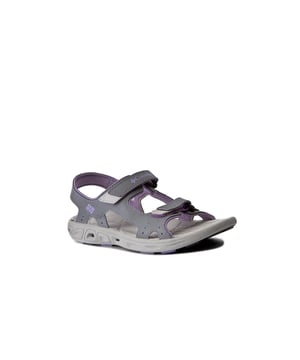 Estas cómodas y livianas sandalias de correa son el ajuste perfecto para que los niños estén activos al aire libre en un clima soleado con una parte superior de secado rápido, una entresuela y una tracción avanzada. Estas cómodas y livianas sandalias de correa son el ajuste perfecto para que los niños estén activos al aire libre en un clima soleado con una parte superior de secado rápido, una entresuela y una tracción avanzada.