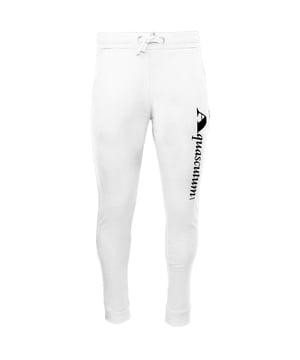 Estos pantalones deportivos blancos Aquascutum estan recientemente confeccionados para combinar comodidad con un estilo atemporal. Pontelos y disfruta de la calidez del tejido suave, perfecto para los dias mas frios que se avecinan. !Haz una declaracion sin comprometer la comodidad! Cintura con cordon ajustable, pantalones deportivos blancos Aquascutum, logotipo de la marca en el costado de la pierna, corte entallado, se recomienda comprar una talla inferior, cintura elastica Estilo: FPIA38 01
