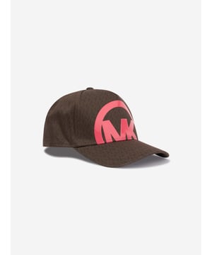 Michael Kors incorporate a sporty attitude and modern glamour into their stylish aesthetics. This chocolate brown cap is both hypnotic and versatile. Made in a cotton twill branded MK. Features gold print branded in relief on the front with an adjustable scratch tape on the back.  ‚ Cotton Twill Cap Branded MK‚ Gold Print Branded In Relief On the Front‚ Adjustable Scratch Tape On the BackMichael Kors : Hat Size2-3Y: 50cm 4-6Y: 52cm8-10Y: 54cm 12Y: 56cm 14Y: 58cm