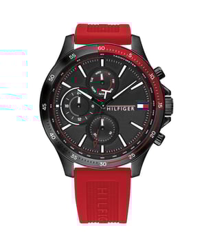 Diese Uhr ist bis zu 5 ATM wasserdicht. Gehäuse-Material: Edelstahl Gehäuseform: Rund Gehäusedurchmesser: 46 mm Gehäusedicke: 11 mm Bandbreite: 20 mm Gehäuseboden: Schraubboden Lünette: Massiv Zifferblattfarbe: Schwarz Unterfarbe: Schwarz Zifferblatttyp: Analog Zeiger: Weiß und Schwarz Brandneu in Box