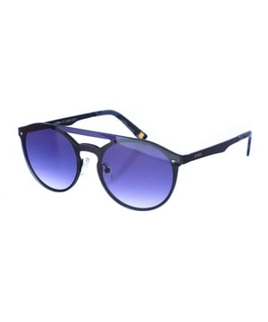 Gafas de sol Kypers con montura de metal.
Color Negro
Forma ovalada.
Lentes de color Gris degradado
Patillas de metal y acabado en acetato, con el nombre de la marca grabado en aplicación metálico.
100% Protección UV. 
Cristales antirreflejo polarizados.
Incluye una funda de tela de protección.

Medidas:  Alto lente: 50 mm
Ancho lente: 51 mm.
Puente: 22 mm.
Patillas: 140 mm.

Limpieza y manutención:
-Limpiar las gafas con agua y jabón (neutro).
- No utilice paños sucios o abrasivos, que puedan alterar las características de los filtros.
- Utilice solo accesorios y repuestos originales.