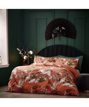 A scene of tranquillity and beauty, Kushiro is a sophisticated design featuring cranes amongst floral marshes. Crafted from 180 thread count cotton rich fabric, for luxuriously smooth finish and softness. The reverse features a tonal cotton rich percale, for added comfort whilst you sleep.