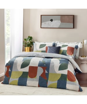 Blending modern neutrals with nature-inspired tones, the Siresa duvet cover set is an inspiring print that will stand the test of time. Featuring organic geometric shapes in a variety of uplifting shades, this is a truly minimalist yet modern design. This is a great way to create impact with simple patterns and enhance your bedroom’s interior.