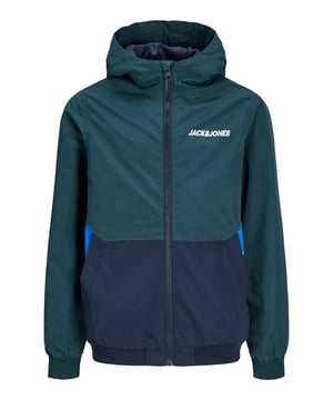 Tauche ein in die Welt des urbanen Stils mit dieser Übergangsjacke für Jungen. Ihr schwerer Stoff und das leichte Futter machen sie zu einem unverzichtbaren Begleiter in der Übergangszeit. Mit einem praktischen Reißverschluss und Kinnschutz ist sie einfach anzuziehen und angenehm zu tragen. Die gefütterte Kapuze hält dich warm und trocken bei unbeständigem Wetter. Seitliche Eingrifftaschen bieten Platz für deine Hände und kleine Gegenstände. Die Rippbündchen an Saum und Ärmelabschlüssen sorgen für eine optimale Passform und einen sportlichen Look. Mit ihrer wasserabweisenden Eigenschaft hält sie dich bei leichtem Regen trocken. Das Color-Blocking-Design und der Label Print verleihen der Jacke einen modernen und lässigen Look. Ein Must-Have für coole Jungs, die Wert auf Style und Funktionalität legen.