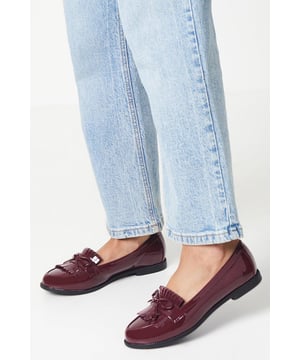 Faux leather loafers with a wide fit for added comfort
Stylish tassel detailing adorns the vamp
Moccasin-inspired stitching adds a touch of flair
Flat heel offers all-day wearability
Versatile design suitable for day-to-night occasions

Effortlessly transition from desk to dinner with these chic wide fit loafers from Dorothy Perkins. The faux leather construction exudes a polished look, while the tassel embellishments and moccasin-inspired stitching lend a touch of playfulness. Pair them with tailored trousers for a sophisticated workwear ensemble, or team them with a flowy dress for a casual yet refined weekend brunch look. With their flat heel, these versatile loafers offer all-day comfort, making them an ideal choice for any occasion.