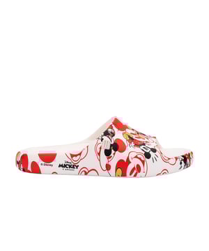 Put a dash of Disney in every step your little one takes with the new Mini Melissa Free Print Slide + Mickey. Extremely lightweight, the sandal has a print in 3DB and serigraphy, and a nylon fastener to ensure stability and comfort.