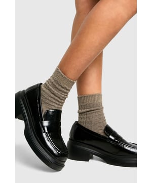 Soft knitted texture for ultimate comfort
        Versatile 2-pack for mix-and-match styling
        Ribbed cuff for a secure fit
        Textured cable knit pattern adds visual interest
        Crew length suitable for various shoe styles
    
    Elevate your everyday look with this essential 2-pack of soft, knitted socks from Boohoo. Perfect for the fashion-forward woman who values both style and comfort, these versatile socks feature a charming cable knit pattern that adds a touch of texture to any outfit. Ideal for casual occasions, they pair beautifully with everything from chunky trainers to sleek loafers. Style them with cropped trousers and a oversized jumper for a cosy day in, or let them peek out from ankle boots when meeting friends for coffee. The ribbed cuff ensures they stay in place all day, while the crew length offers versatility for various shoe choices. Whether you're running errands or enjoying a relaxed weekend, these socks provide the perfect blend of comfort and style for the trendy, value-conscious Boohoo customer.