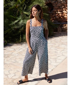 Co-founders' Notes
The Mono Geo Print Strappy Jumpsuit features a modern square neckline and seamed detail bodice, providing a flattering fit. With a shirred back detail and zip closure, it ensures easy wearability, while side pockets add practicality. Crafted from a breathable linen, cotton, and viscose blend, its lined top bodice and culotte length offer both comfort and style.


Culotte length
Shirred back detail
Zip in back
Lined top bodice 




Culotte length
Shirred back detail
Zip in back
Lined top bodice
Classic, standard fit. Try your usual size
 


Fabric &amp; Care



Composition: Main: 52% Viscose 24% Linen 24% Cotton Lining: 100% Viscose


Garment Care: Machine washable



Size &amp; Fit


Classic, standard fit. Try your usual size

Length: 134cm (size 10)

Model is 170 cm/5'7" and is wearing a size 10