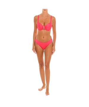 Women's unpadded underwire bikini EB1323C.

 The bra has an underwire cup to offer greater support and definition of the silhouette.
 The underwire cup design helps enhance and shape the bust.
 It does not have padding or padding in the cups, offering a more natural look.
 It features adjustable straps that allow you to customize the fit and coverage.
 It has a hook closure in the back for a custom and secure fit.
 The back hook closure makes it easy to put on and adjust the bra.

 Panties with a classic cut are flattering for different body types.
 Completely lined.
 These swimsuit briefs are a versatile and practical option for the beach and pool.

 This Teleno bikini is an attractive and versatile option to wear on the beach, pool or other water activities.
 Its elegant and feminine design makes it a suitable garment for both a day at the beach and for more formal events or situations.
 Composition: Exterior: 84% Polyamide, 16% Elastane.
 Lining: 92% Polyester, 8% Elastane.
 Care:
Hand wash maximum 30º.
 Do not use dryer.
 Do not use bleach.
 Do not iron.
 Do not dry clean.
 Do not squeeze.