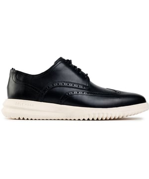 Zapatos negros Cole Haan grand+ wingtip para hombre, fabricados en piel y suela de goma. Incluye: oxford wingtip, suela de eva, forro completo, parte superior y refuerzo del talón de piel suave.