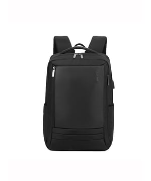 Mochila unisex. El cierre es con cremallera. Los bolsillos internos son bolsillos multifuncionales. Hay tres bolsillos externos con cremallera. Falta la correa para el hombro. El asa es de tela. Hay un compartimento interno. El material exterior es poliéster. Internamente está forrado en poliéster. Medidas: 30x15x42 cm. Producto de moda