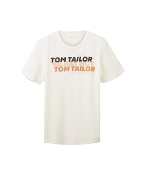 Dit T-shirt is het toppunt van casual stijl en comfort. Met zijn normale pasvorm en korte mouwen past het bij bijna elke look. De ronde halslijn met fijne ribboord zorgt voor een klassieke touch, terwijl de opvallende labelprint een modern accent toevoegt. Gemaakt van zacht, ademend materiaal is het comfortabel om te dragen - ideaal voor elke dag. Een veelzijdige basic die in geen enkele garderobe mag ontbreken!