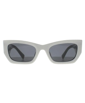 Las gafas de sol Miu Miu MU09WS 1425S0 blanco gris oscuro presentan una montura rectangular Ãºnica elaborada en acetato de primera calidad, que ofrece una sensaciÃ³n de ligereza y durabilidad. Las lentes no sÃ³lo garantizan una protecciÃ³n UV Ã³ptima, sino que tambiÃ©n aÃ±aden un toque de modernidad. Adornadas con el icÃ³nico logotipo de Miu Miu en las patillas, las gafas de sol MU09WS estÃ¡n diseÃ±adas para quienes adoptan el estilo atrevido con gracia. Eleve cualquier atuendo con estas impresionantes gafas e irradie confianza allÃ¡ donde vaya.