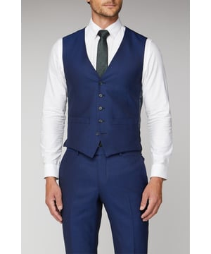 This Racing Green tailored fit, textured suit has been made from a Wool blend and designed with classic details for a stylish suit. Wear this waistcoat with its matching suit to create a stylish three-piece suit, perfect for the modern gentleman.