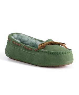Cosy moccasin you will never want to take off your feet
Plush premium Australian sheepskin lining
Leather suede upper - Water Resistant
Full Australian sheepskin insole
Fine craftsmanship
Light weight EVA outsole - soft and extra cushioning

Sheepskin breathes allowing feet to stay warm in winter and cool in summer
100% brand new and high quality, comes in a branded box, suitable for gift