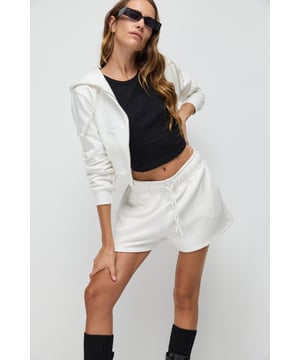 Nomatter-What bietet eine Kollektion für starke, einzigartige und stilbewusste Frauen. Hochwertige Stoffe und moderne Designs vereinen Komfort und Eleganz für jeden Anlass. Ob Alltag oder besondere Events – unsere Liebe zum Detail macht den Unterschied. Entdecken Sie zeitlose Ästhetik mit femininen Akzenten und heben Sie Ihren Stil auf ein neues Level. Mit "Nomatter-What" finden Sie die perfekte Kombination aus Ausdrucksstärke und Eleganz.