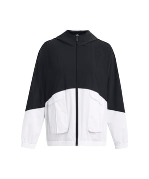 Het doel van de UA Woven-collectie was om de perfecte set warming-ups te maken die je spieren klaar houden, geschikt zijn voor elke sport en ook nog eens superklein op te bergen in je tas, zodat je ze overal mee naartoe kunt nemen. UA Storm-technologie stoot water af zonder in te leveren op ademend vermogen.- Ultralichte, stretchgeweven stof voor volledig onbeperkte bewegingsvrijheid.- 4-voudig stretchmateriaal beweegt beter in elke richting.- 2 cargozakken met verborgen drukknoopsluiting.- Oversized pasvorm met ingewerkte elastische manchetten en onderboord.- Raglanmouwen.- Gebruikt een fluorvrije waterafstotende behandeling. Materiaal: 86% kationisch polyester, 14% elasthaan. Ref: 1382699001.
