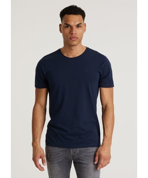 Expand-B Avec l'expansion, donnez une toute nouvelle touche à notre ligne de T-shirts basiques. Il s'agit d'un T-shirt basique et le col rond de ce t-shirt est effiloché et donc aussi bon à porter de manière décontractée mais aussi sous, par exemple, un pull ou un cardigan, ce T-shirt est toujours bon !! Notre T-shirt Basic est composé à 100 % de coton de haute qualité, ce qui garantit un confort de port optimal. Les T-shirts sont de coupe slim et tombent un peu plus longtemps. Le petit logo brodé sur la poitrine est le gage de la qualité du chasin.