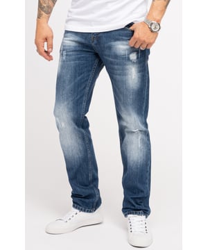 Die Jeans ist ein echter Stilklassiker, die zu nahezu jeder Gelegenheit getragen werden kann. Die Trendmarke "Indumentum" präsentiert Ihnen eine große Auswahl an modernen Herren Jeans, die für Freizeit, Alltag und Büro infrage kommen. Entdecken Sie verschiedene Designs, unterschiedliche Passformen und stylische Waschungen. Die Herren Jeans von "Indumentum" sind sehr bequem, sehen dabei gut aus und bieten eine hervorragende Qualität, sodass Sie lange Ihre Freude daran haben werden. Indumentum bietet Herren Jeans auch in großen Größen, sodass es für jeden Typ Mann das passende Modell gibt. Darüber hinaus können Sie sich zwischen diversen Passformen entscheiden.