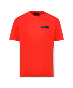 Camiseta roja con logo y parche Plein Sport. ¡Presentamos la camiseta roja con el logotipo de Plein Sport! Muestra tu estilo con esta camiseta roja, que presenta un detalle de logotipo de parche único que seguramente llamará la atención. Disfruta de la comodidad de este tejido transpirable y ligero; ¡Serás imparable todo el día! ¡Da rienda suelta a la fashionista que llevas dentro y consigue hoy mismo tu camiseta roja con logo Plein Sport Patch!. Camiseta roja Plein Sport 100% algodón con ajuste elástico. Cuello redondo, manga corta. Insignias de la marca Plein. Código de estilo: TIPS121 52