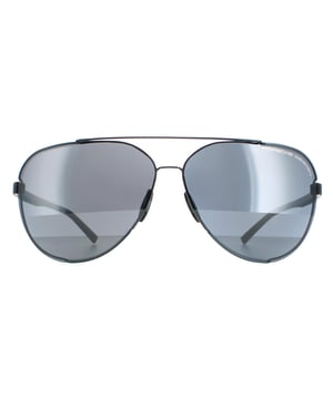 Las gafas de sol Porsche Design Aviator Mens Mat Black Dark Gray P8682 tienen una forma clásica de piloto y están fabricadas con una fina montura metálica que alterna la parte delantera y trasera de la montura, creando un efecto casi flotante. Los bloques nasales totalmente ajustables garantizan un ajuste cómodo y personalizado, mientras que la marca Porsche Design embellece una esquina de la lente y graba las patillas de plástico para su reconocimiento.