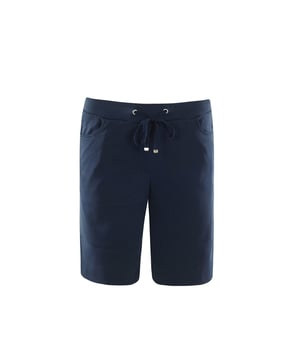 Bequeme kurze Freizeithose von der Marke hajo - Joy of Life. Angenehm weicher Material-Mix - bügelfrei, atmungsaktiv und hautsympathisch. Einschubtaschen und Kordelzug.